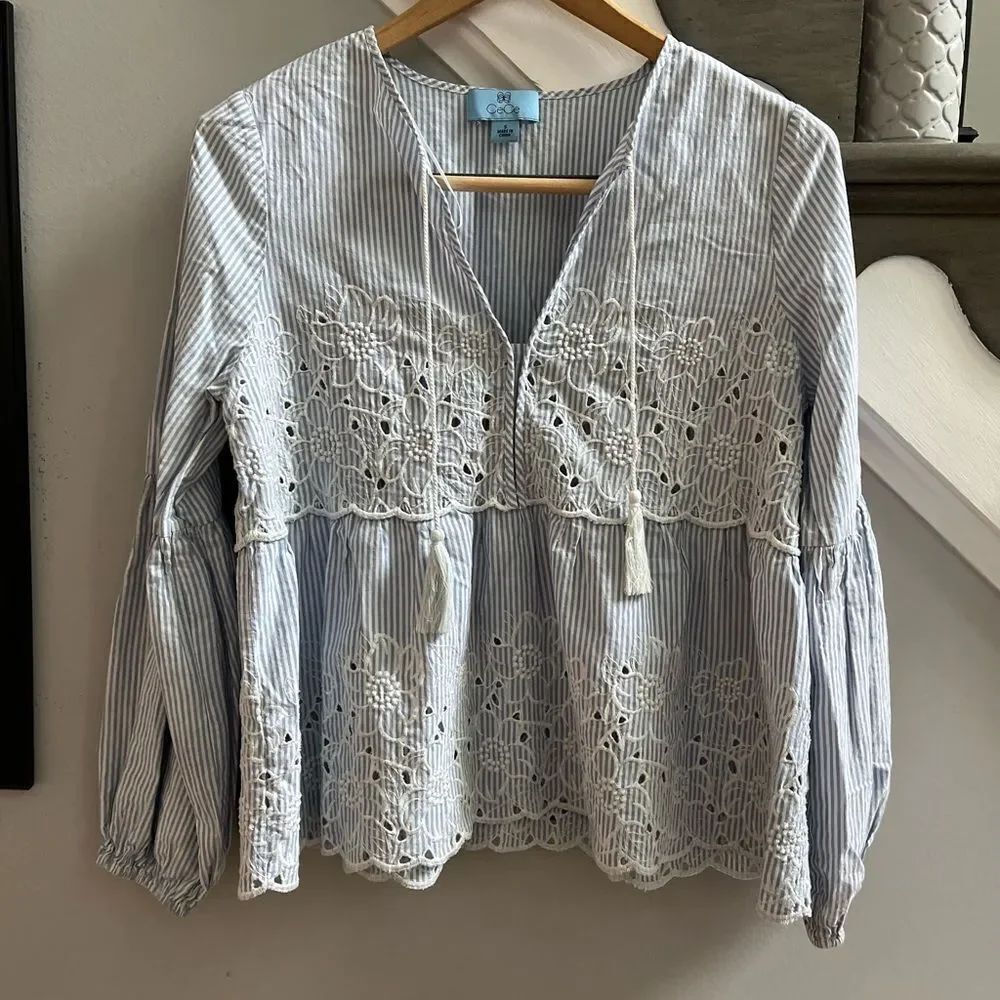 CeCe Chambray Striped Eyelet Lace Tassel Blouse sz S EUC